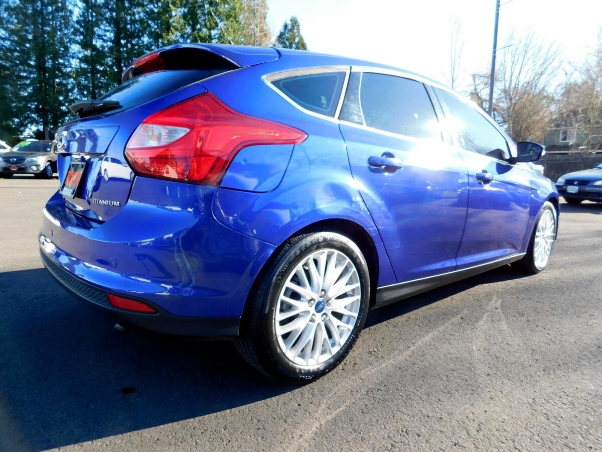 2014 Ford Focus Titanium photo 2