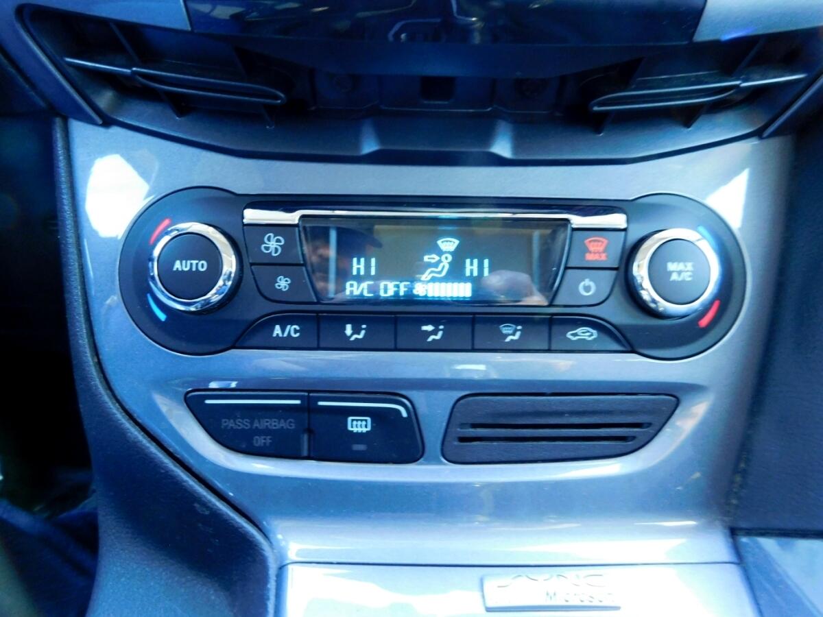 2014 Ford Focus Titanium photo 12