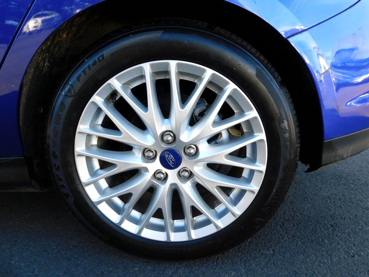 2014 Ford Focus Titanium photo 23