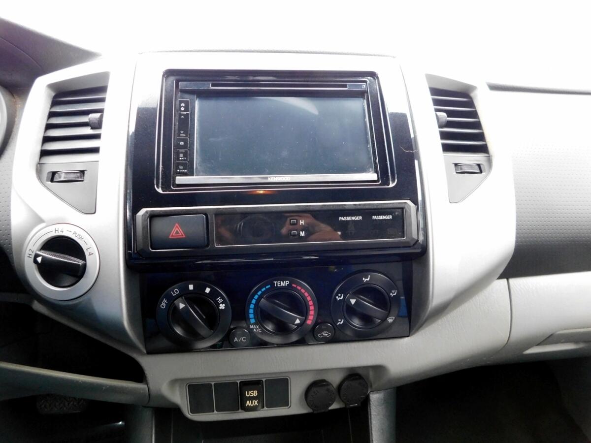 2013 Toyota Tacoma Double Cab SR5 photo 9