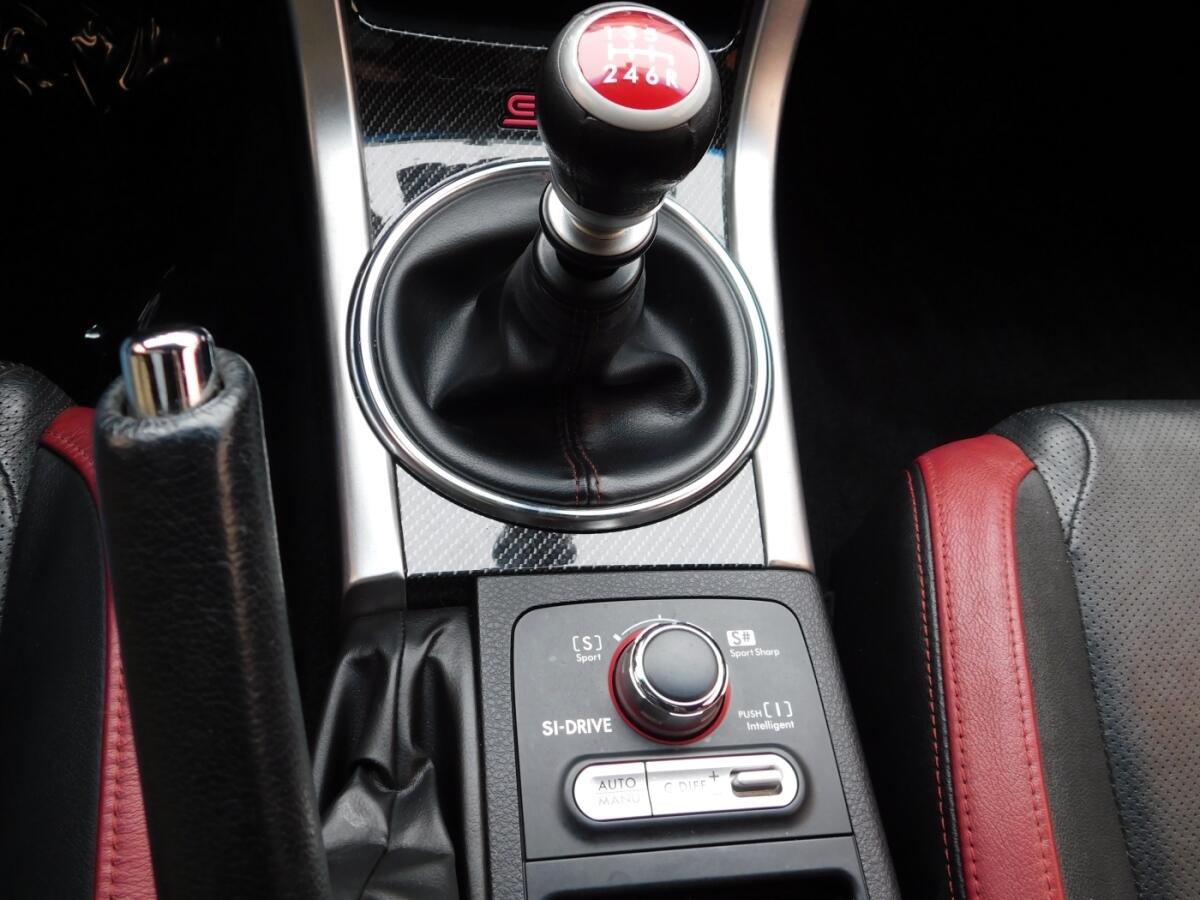2015 Subaru WRX STI Limited photo 13