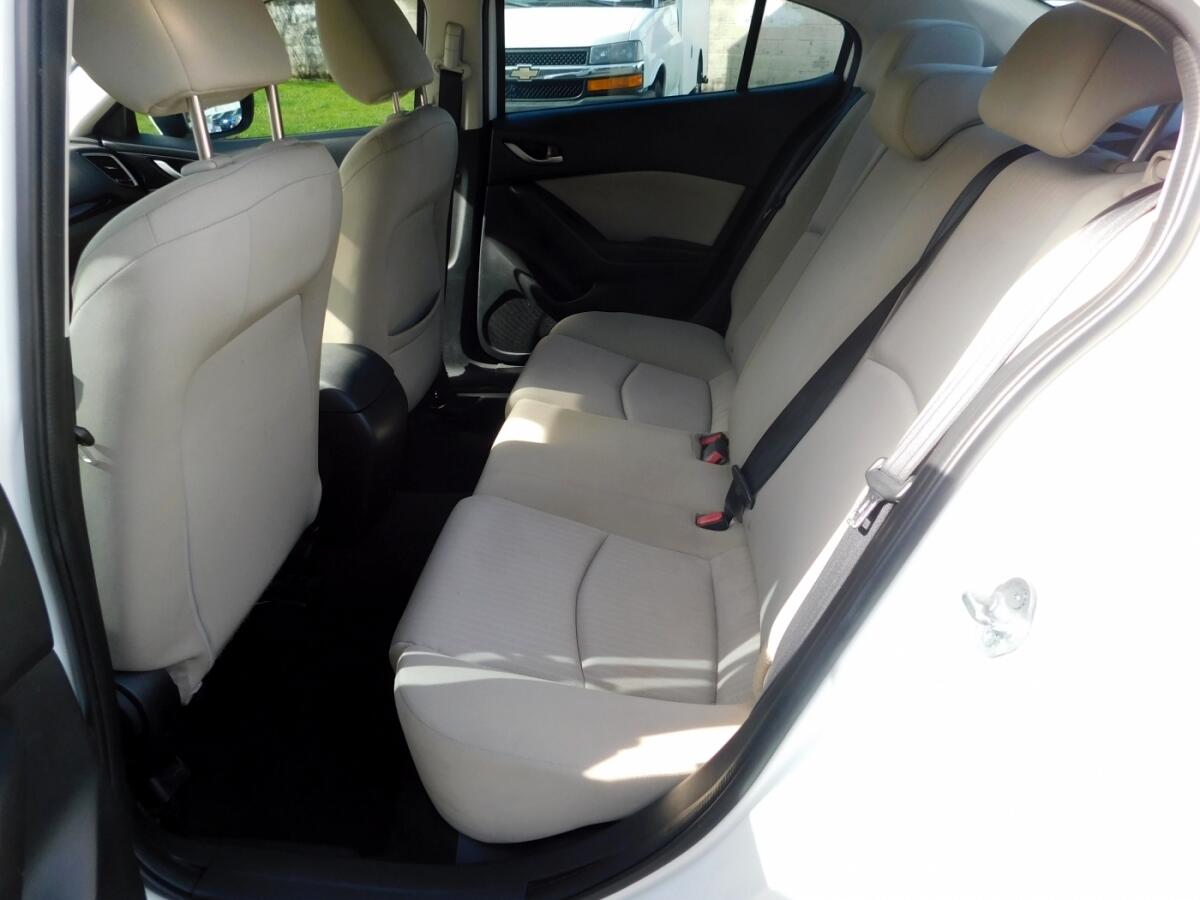2014 Mazda Mazda3 i Sport Sedan photo 5