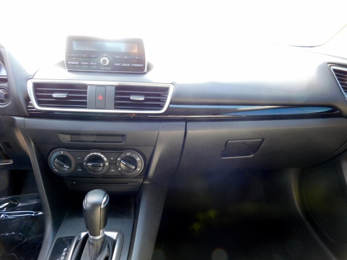 2014 Mazda Mazda3 i Sport Sedan photo 7