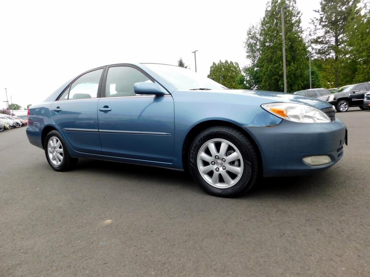 2004 Toyota Camry XLE Sedan 4D