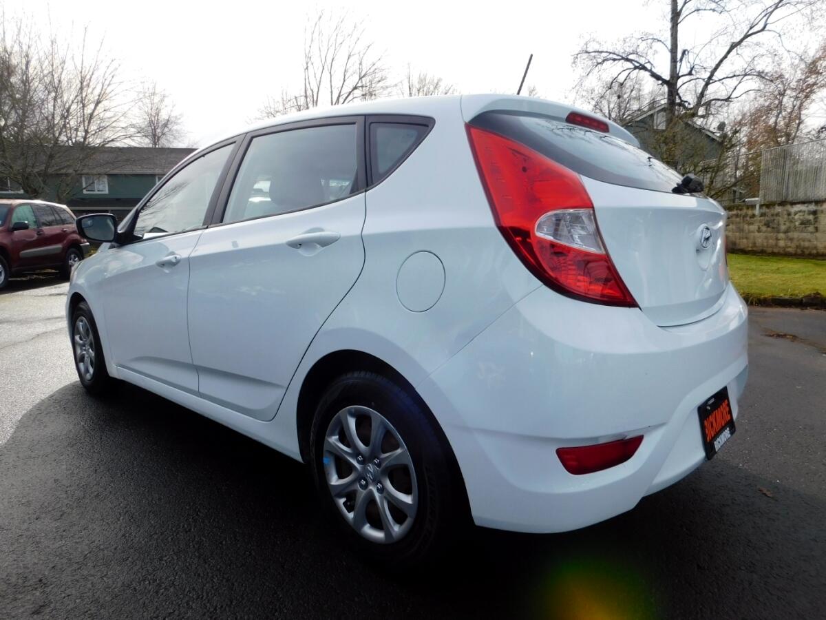 2014 Hyundai Accent GS photo 2