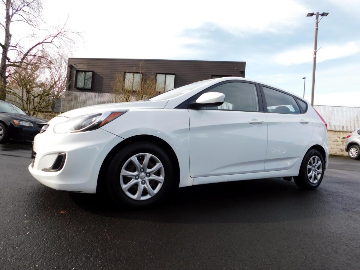 2014 Hyundai Accent GS photo 3
