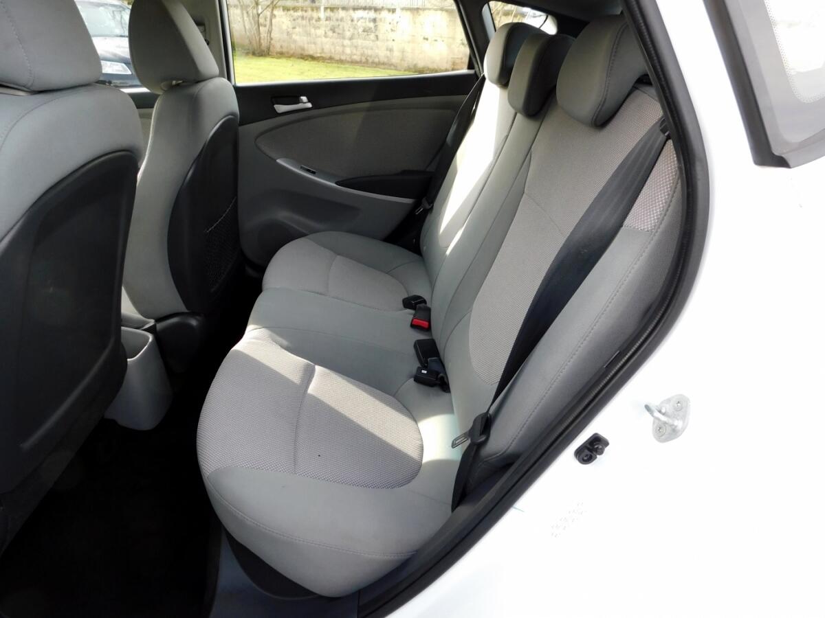 2014 Hyundai Accent GS photo 4