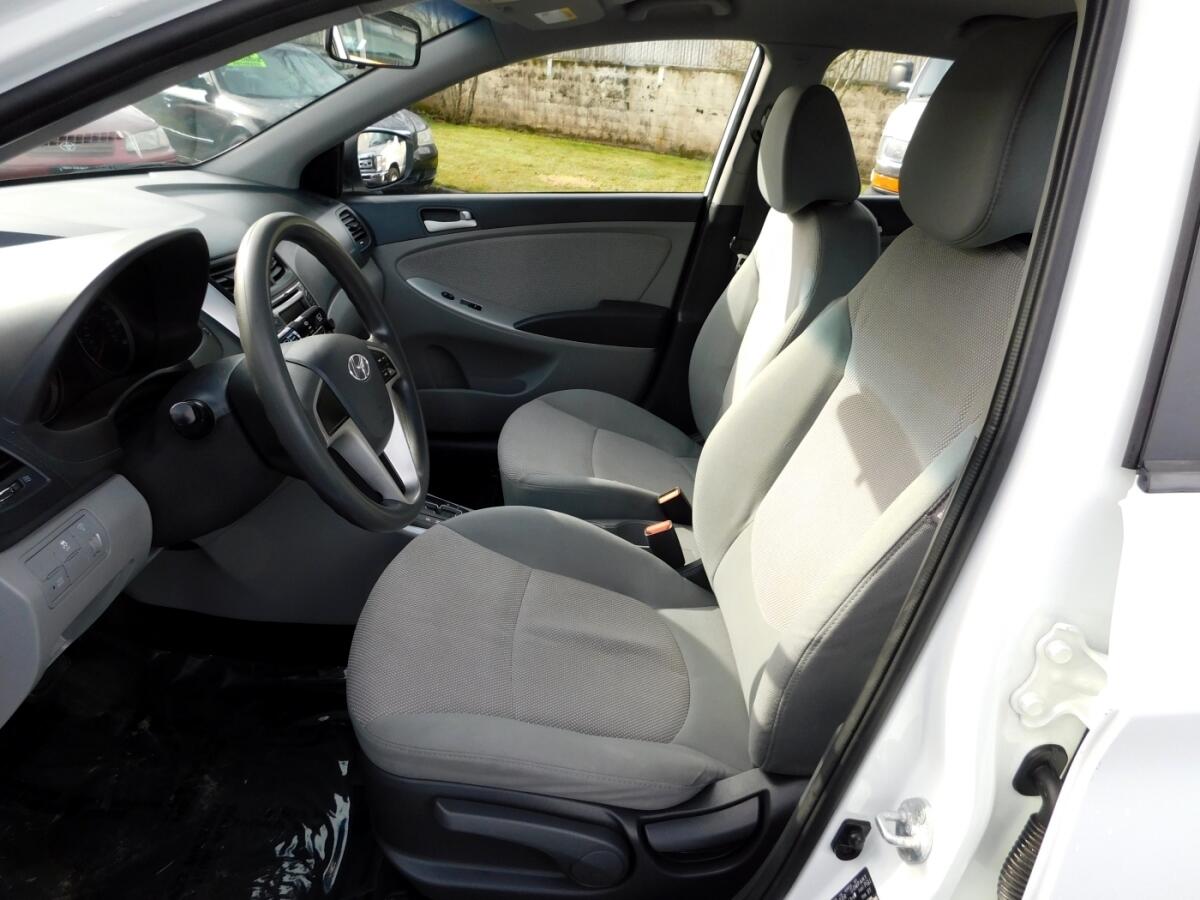 2014 Hyundai Accent GS photo 5
