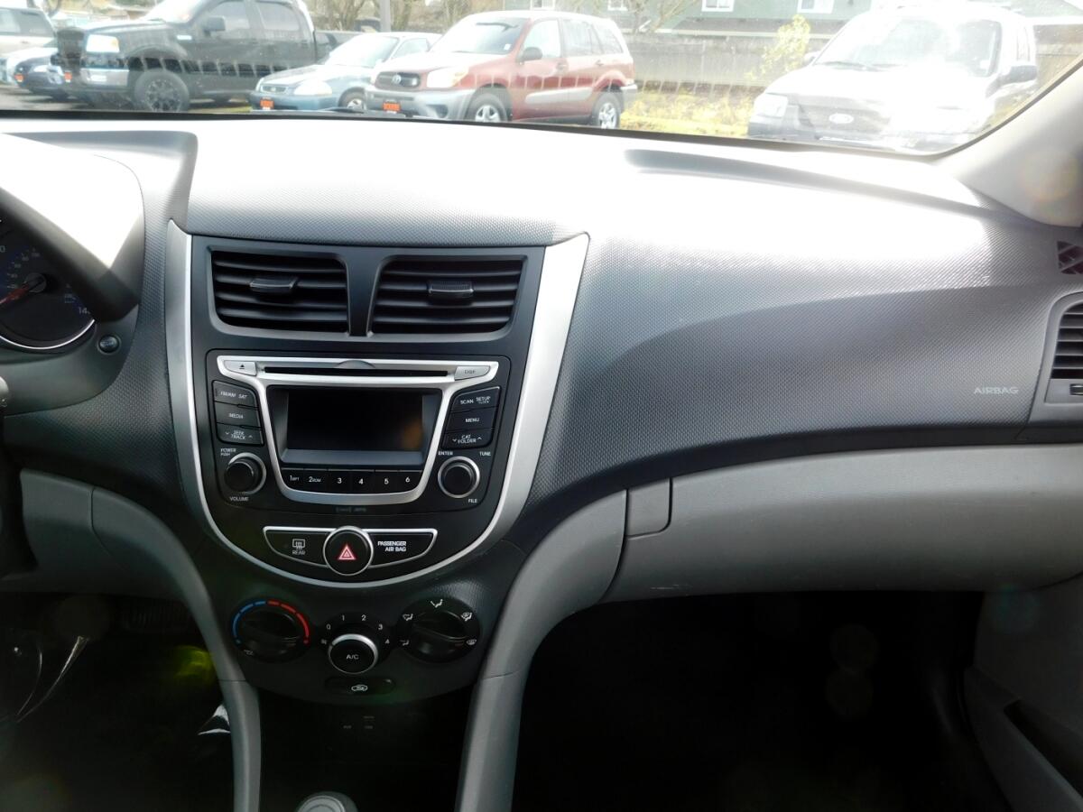 2014 Hyundai Accent GS photo 6