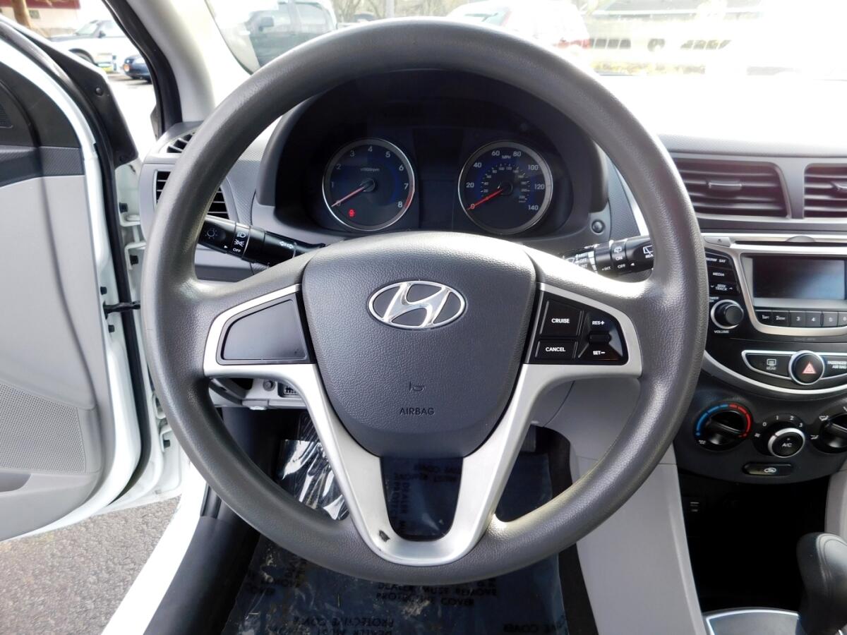2014 Hyundai Accent GS photo 7