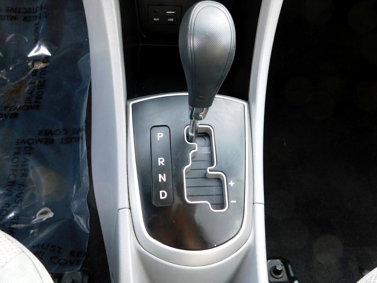 2014 Hyundai Accent GS photo 11
