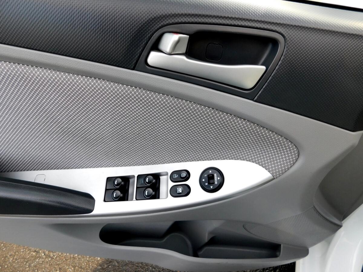 2014 Hyundai Accent GS photo 15