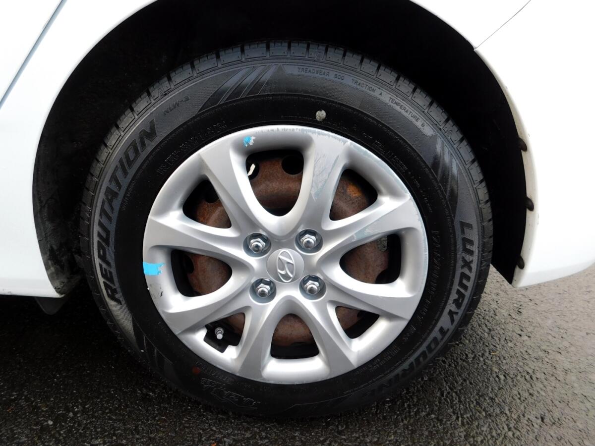 2014 Hyundai Accent GS photo 20