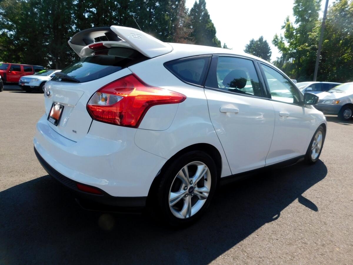 2014 Ford Focus SE photo 2