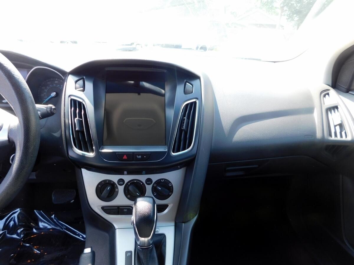 2014 Ford Focus SE photo 7