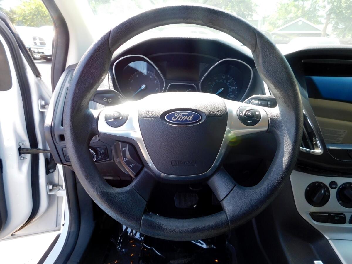 2014 Ford Focus SE photo 8