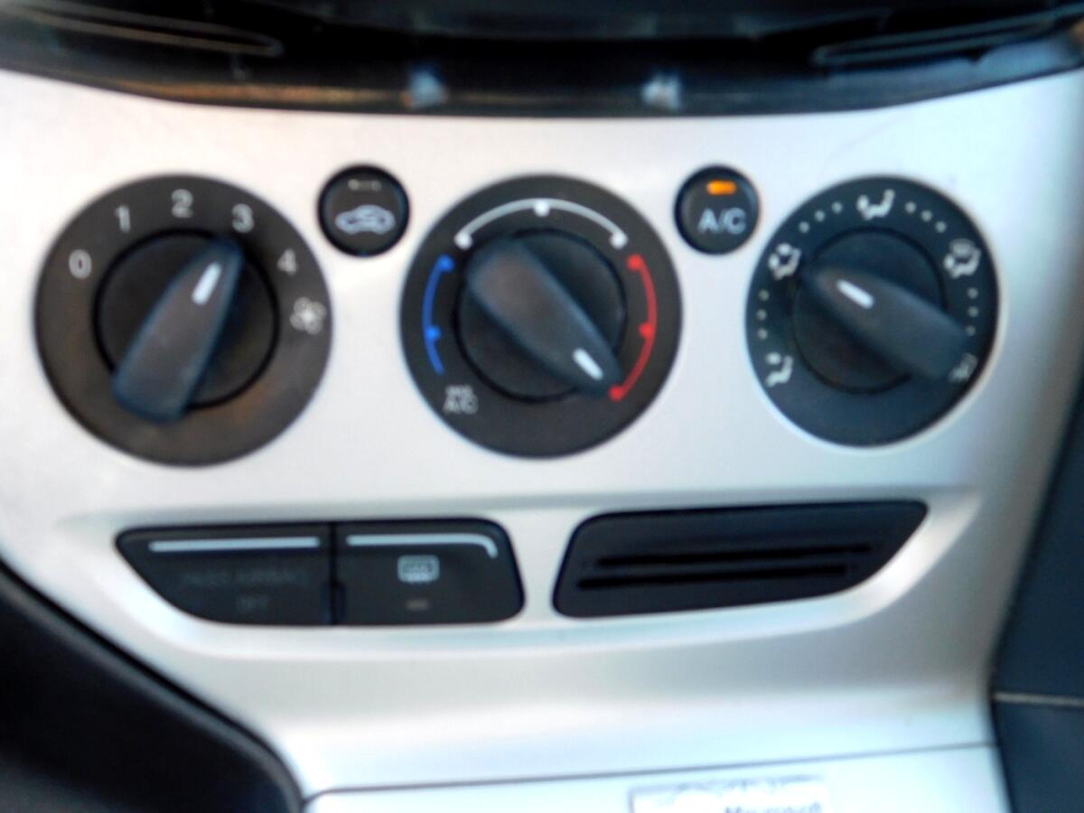 2014 Ford Focus SE photo 11