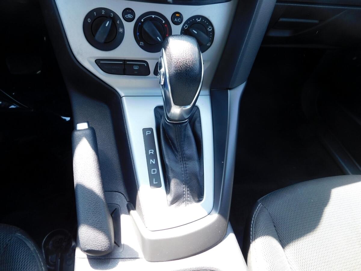 2014 Ford Focus SE photo 12
