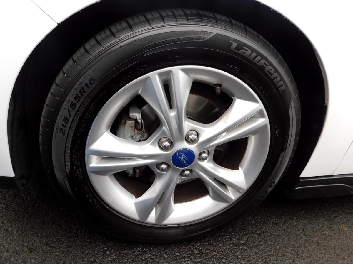 2014 Ford Focus SE photo 20
