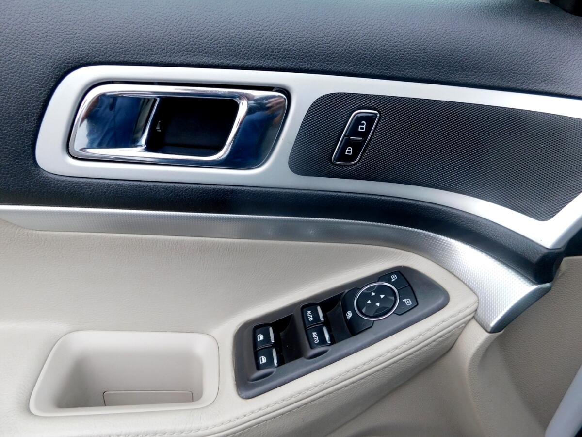 2014 Ford Explorer XLT Sport photo 17