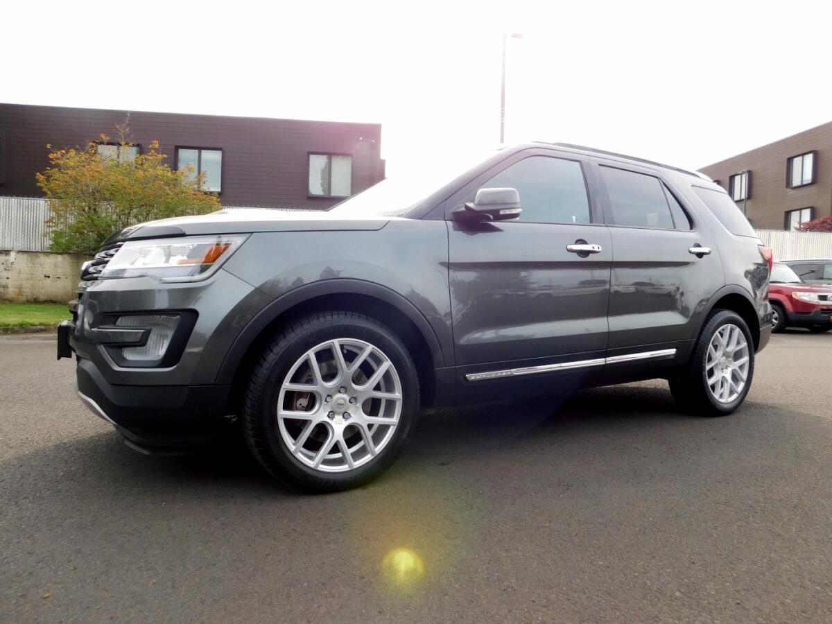2017 Ford Explorer Limited Sport photo 3