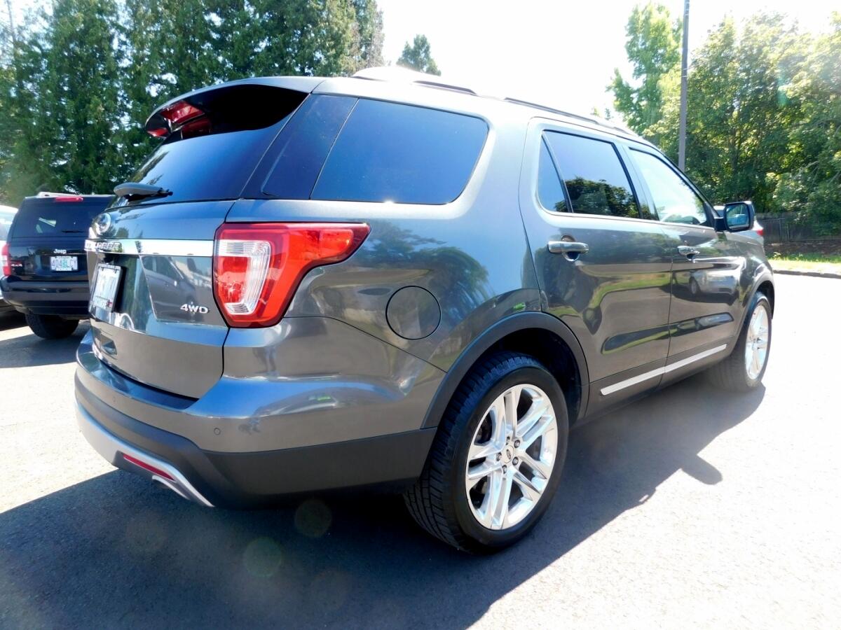 2017 Ford Explorer XLT Sport photo 2