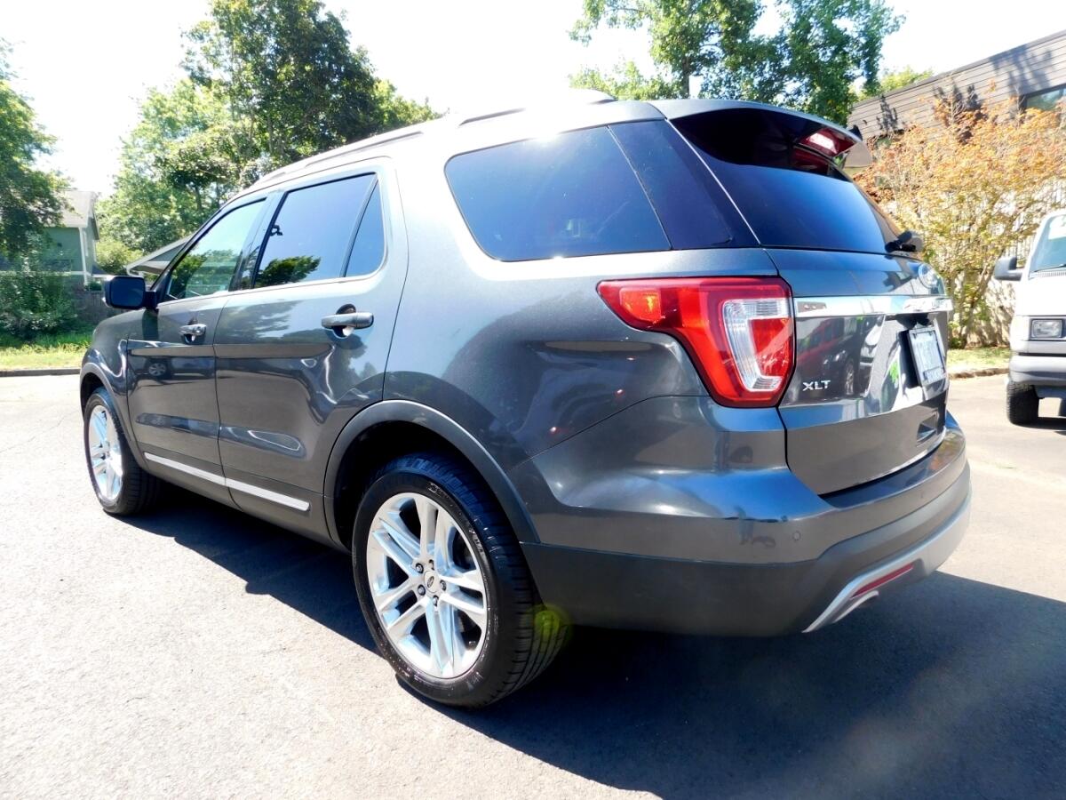 2017 Ford Explorer XLT Sport photo 3