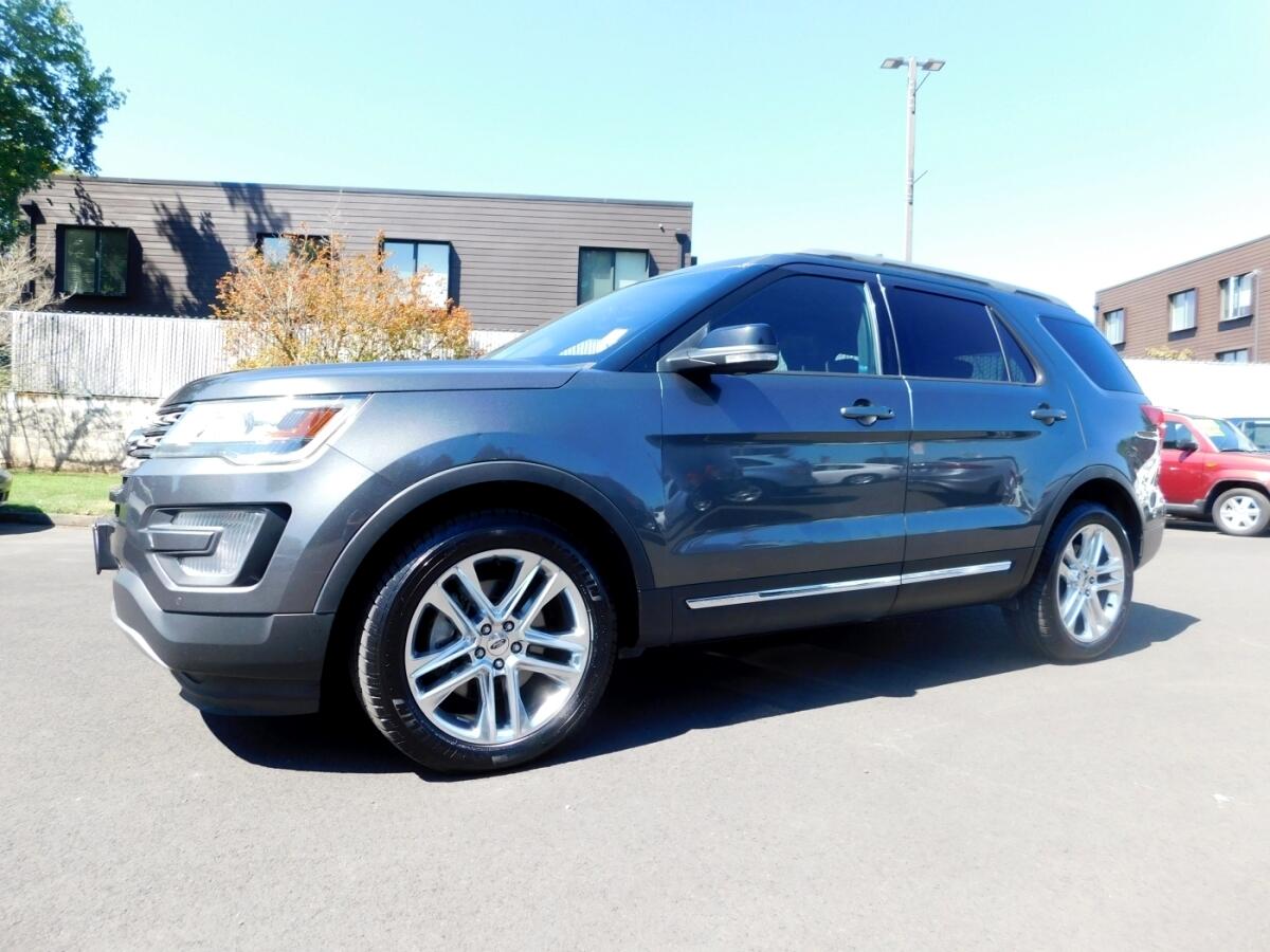 2017 Ford Explorer XLT Sport photo 4