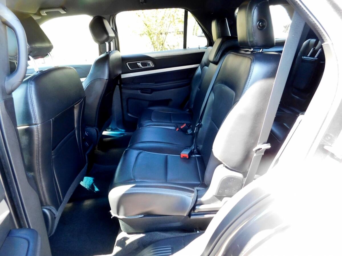 2017 Ford Explorer XLT Sport photo 8