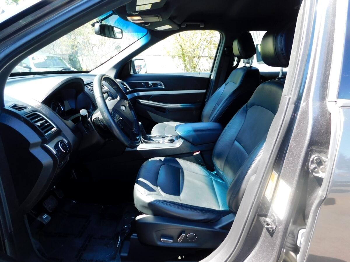 2017 Ford Explorer XLT Sport photo 9