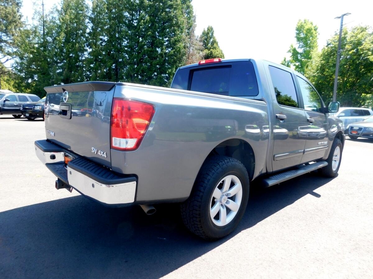 2013 Nissan Titan Crew Cab SV photo 2