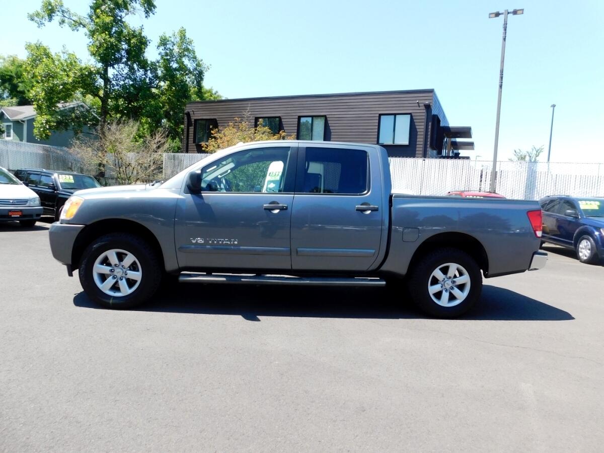 2013 Nissan Titan Crew Cab SV photo 20