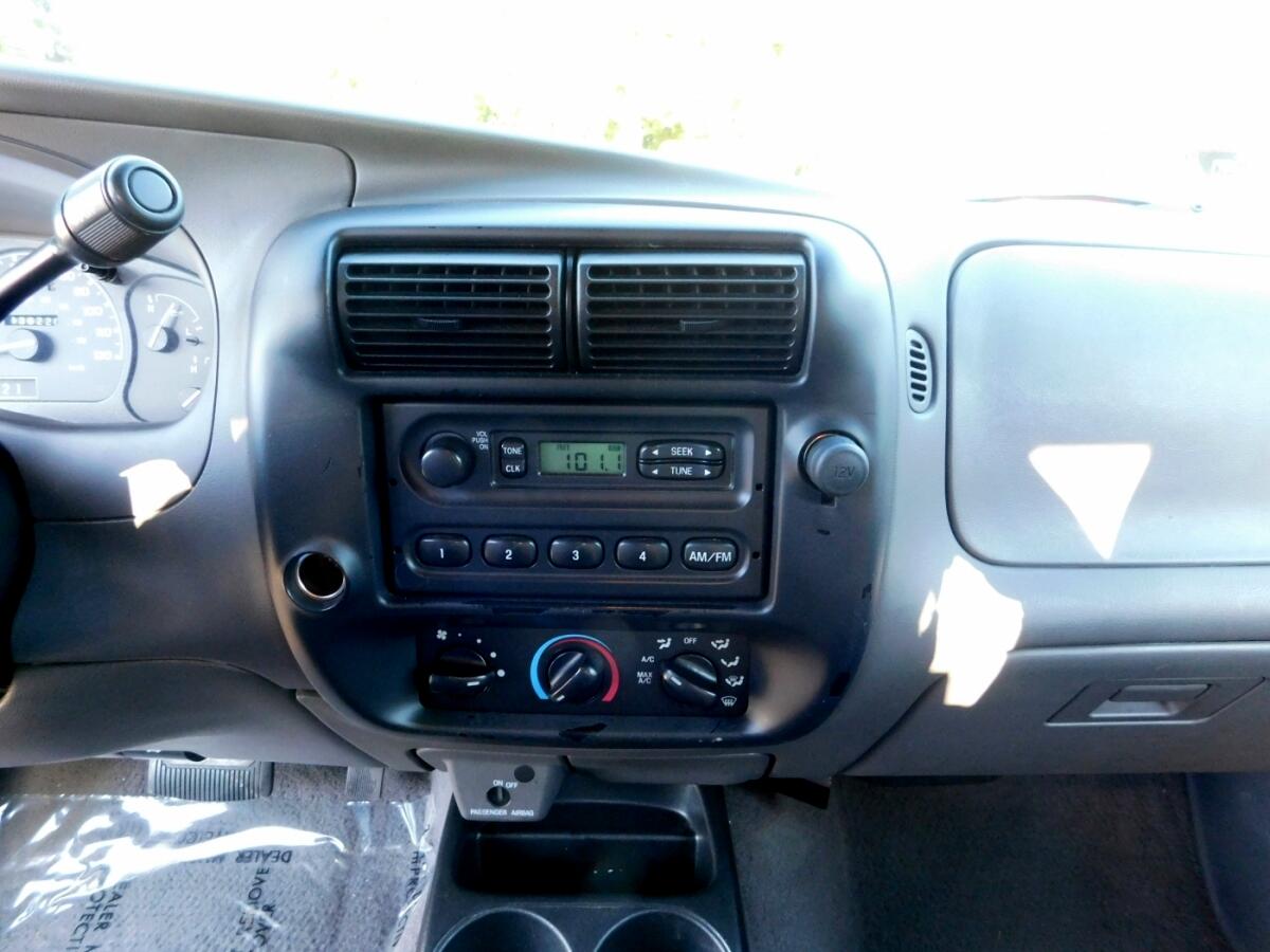 2002 Ford Ranger XLT photo 9