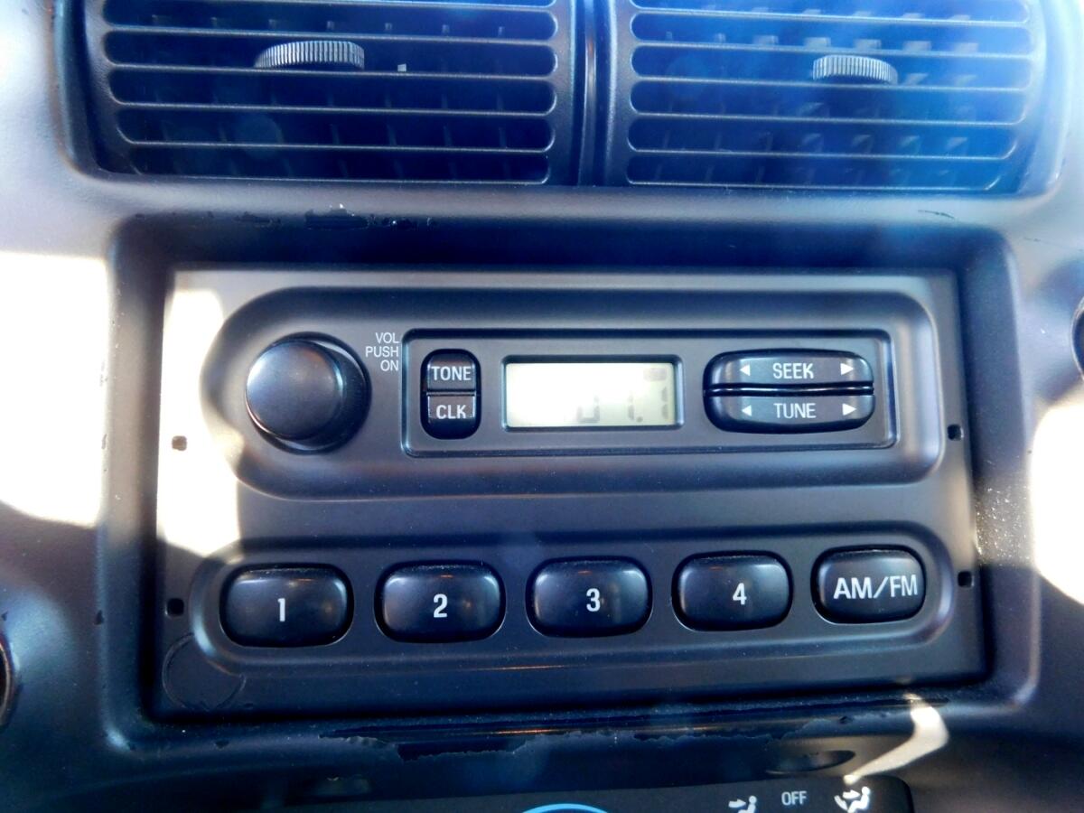 2002 Ford Ranger XLT photo 10