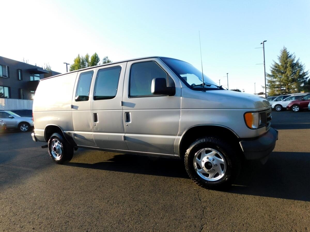 2003 Ford Econoline Van 3D
