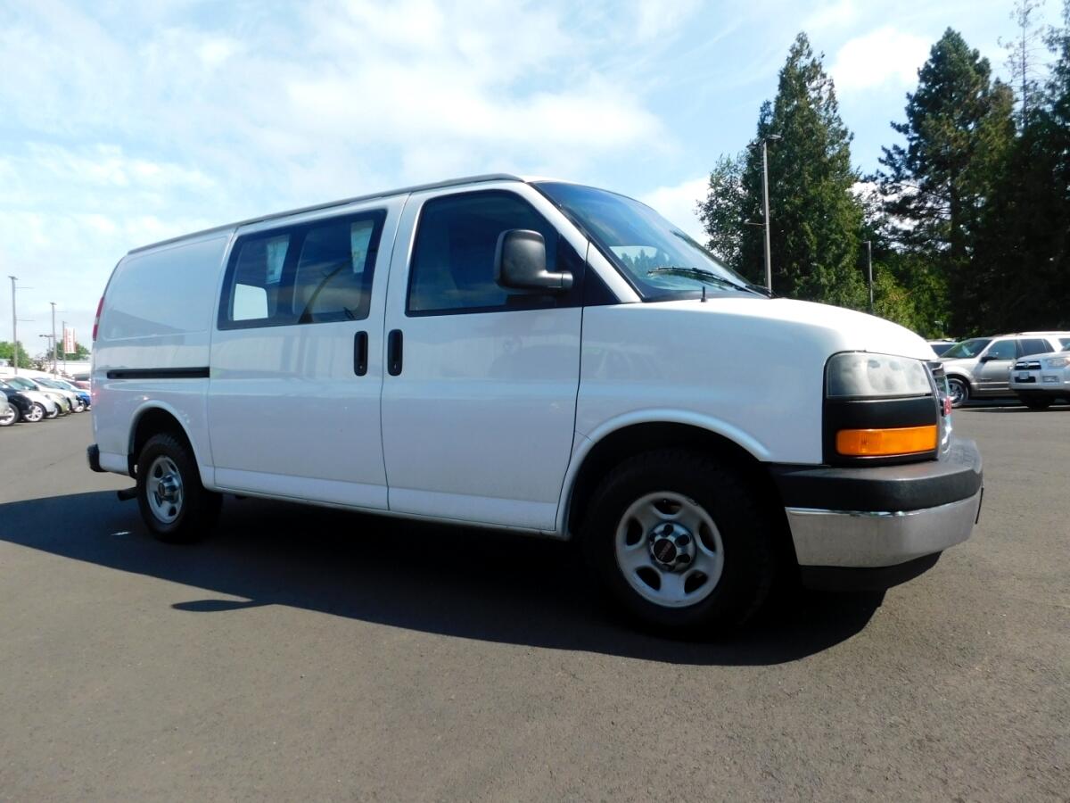 2003 GMC Savana Van 3D