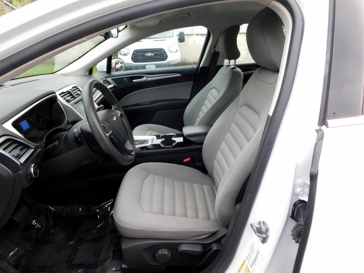 2015 Ford Fusion S photo 4