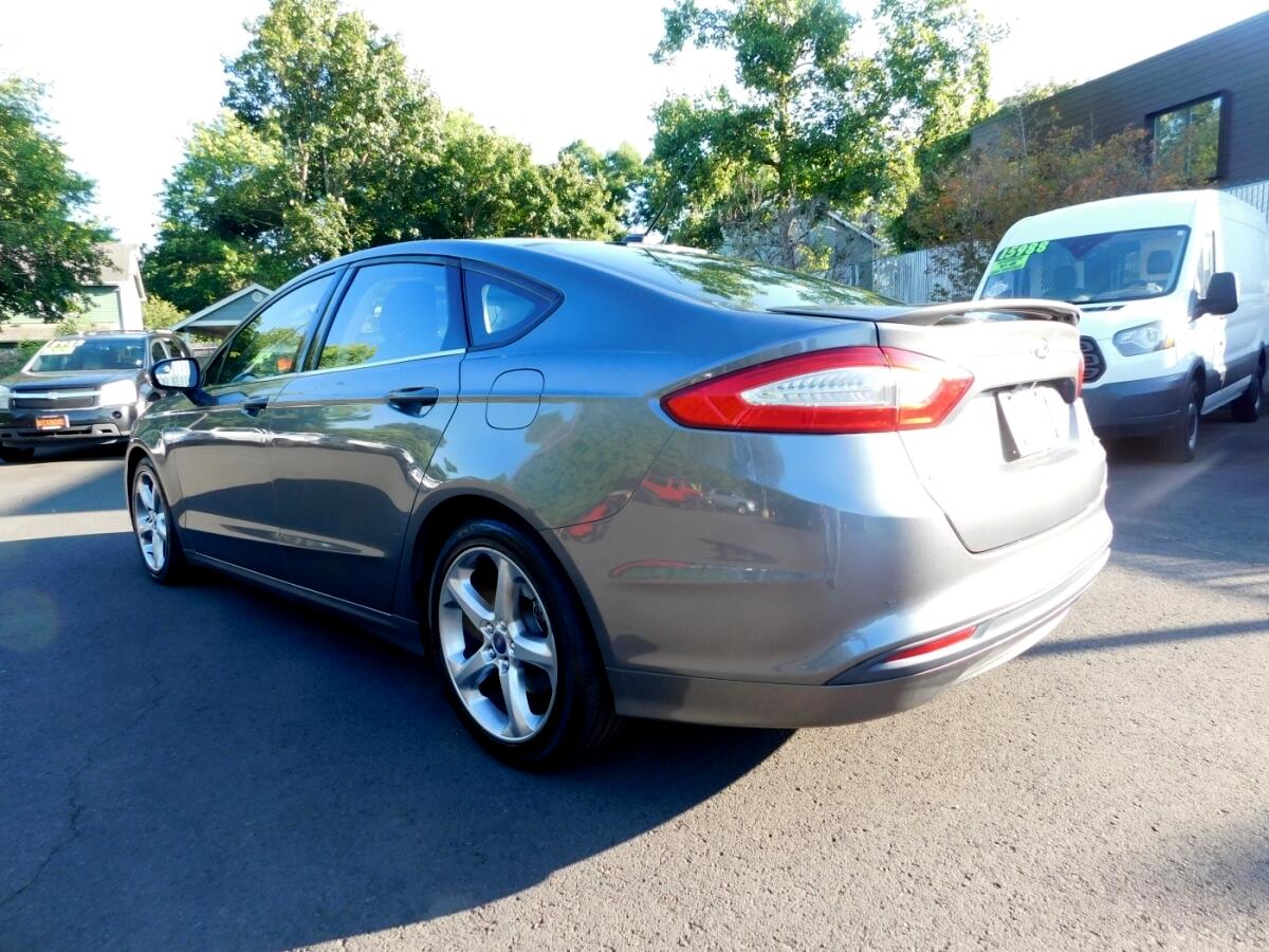 2013 Ford Fusion SE photo 3