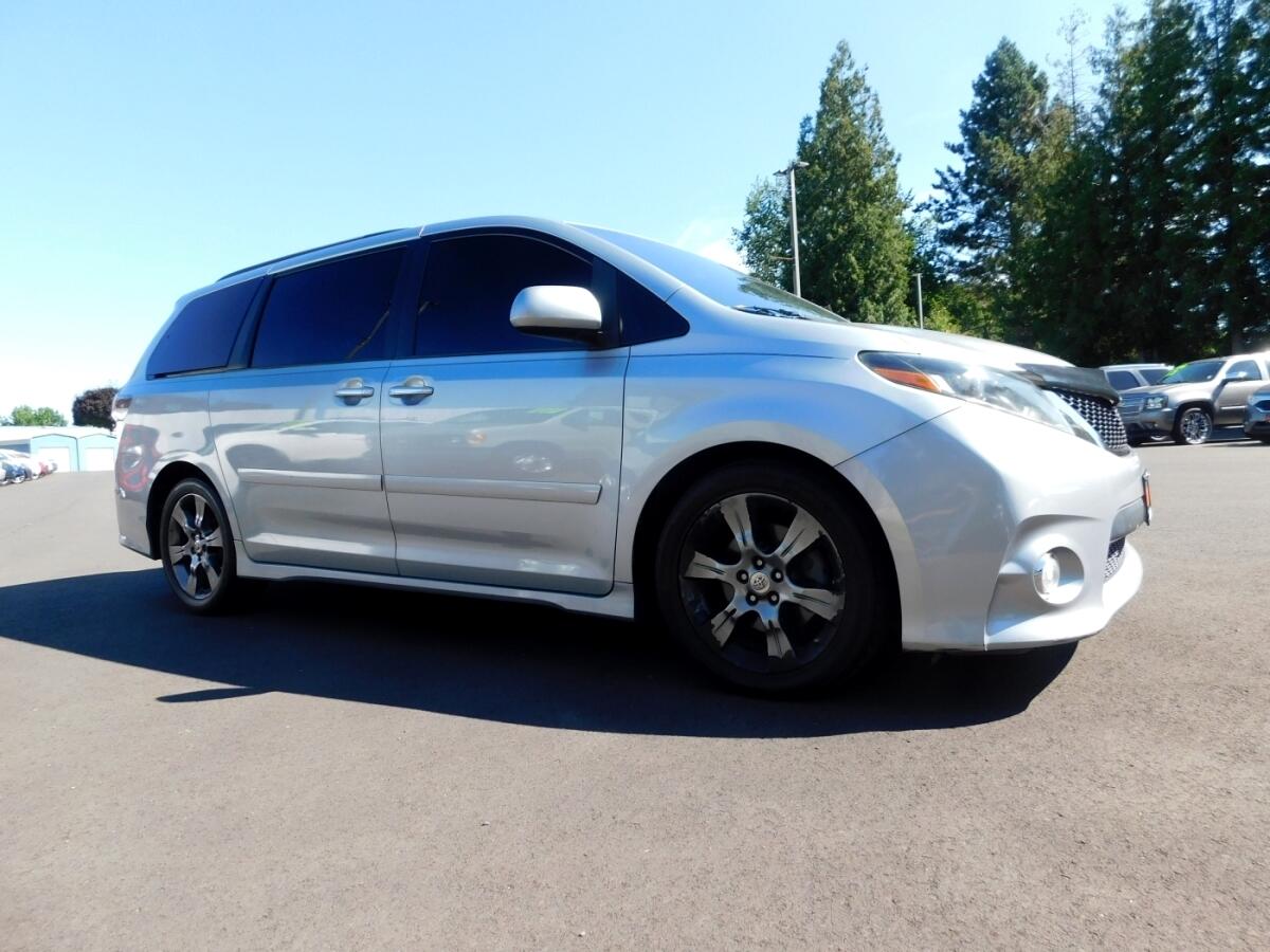 2015 Toyota Sienna SE Premium Minivan 4D