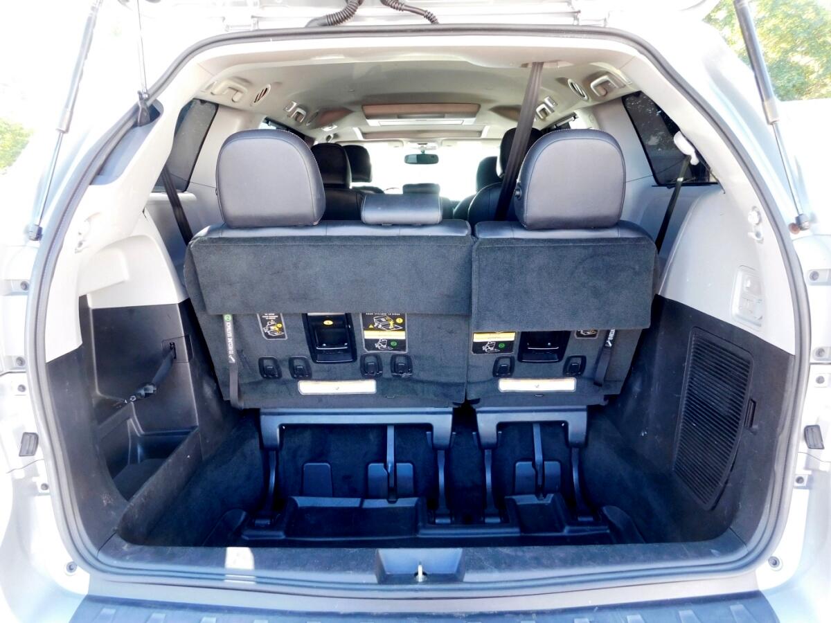 2015 Toyota Sienna SE Premium photo 4