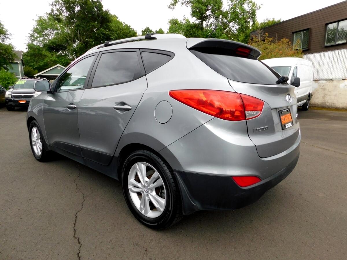 2011 Hyundai Tucson GLS Sport photo 2