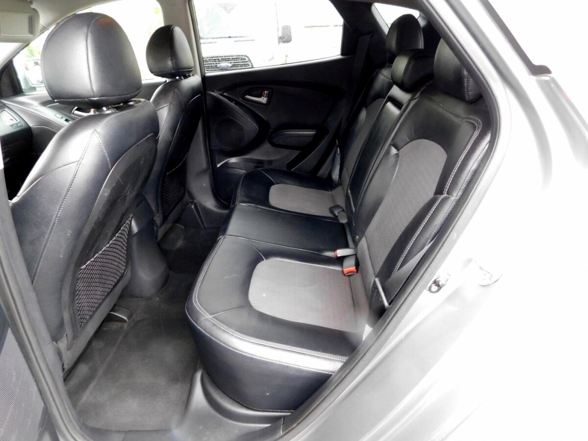 2011 Hyundai Tucson GLS Sport photo 4