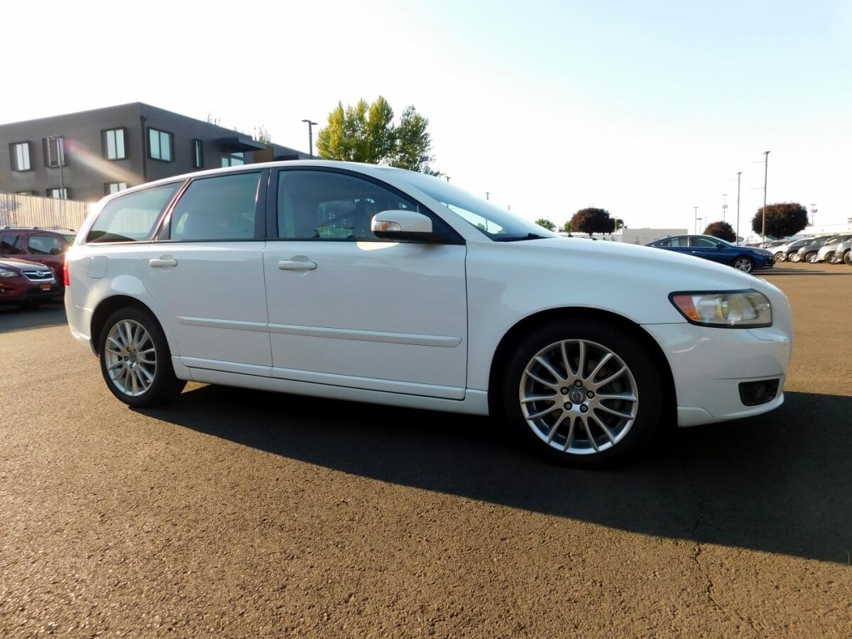 2009 Volvo V50 2.4i Sport Wagon 4D