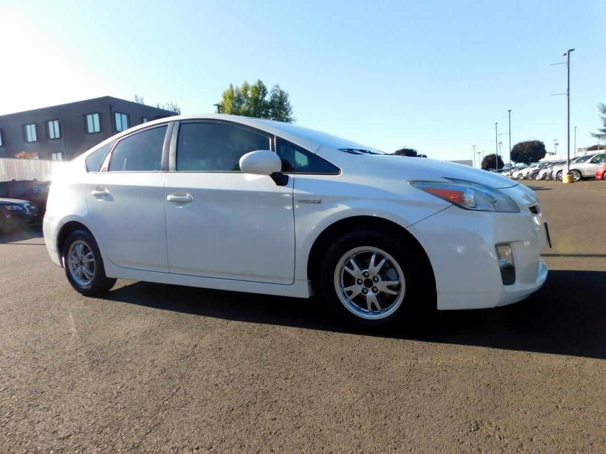 2010 Toyota Prius LV Hatchback 4D