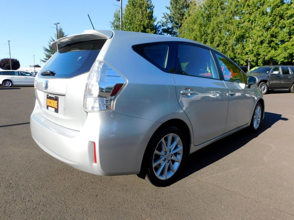 2013 Toyota Prius V Five photo 2