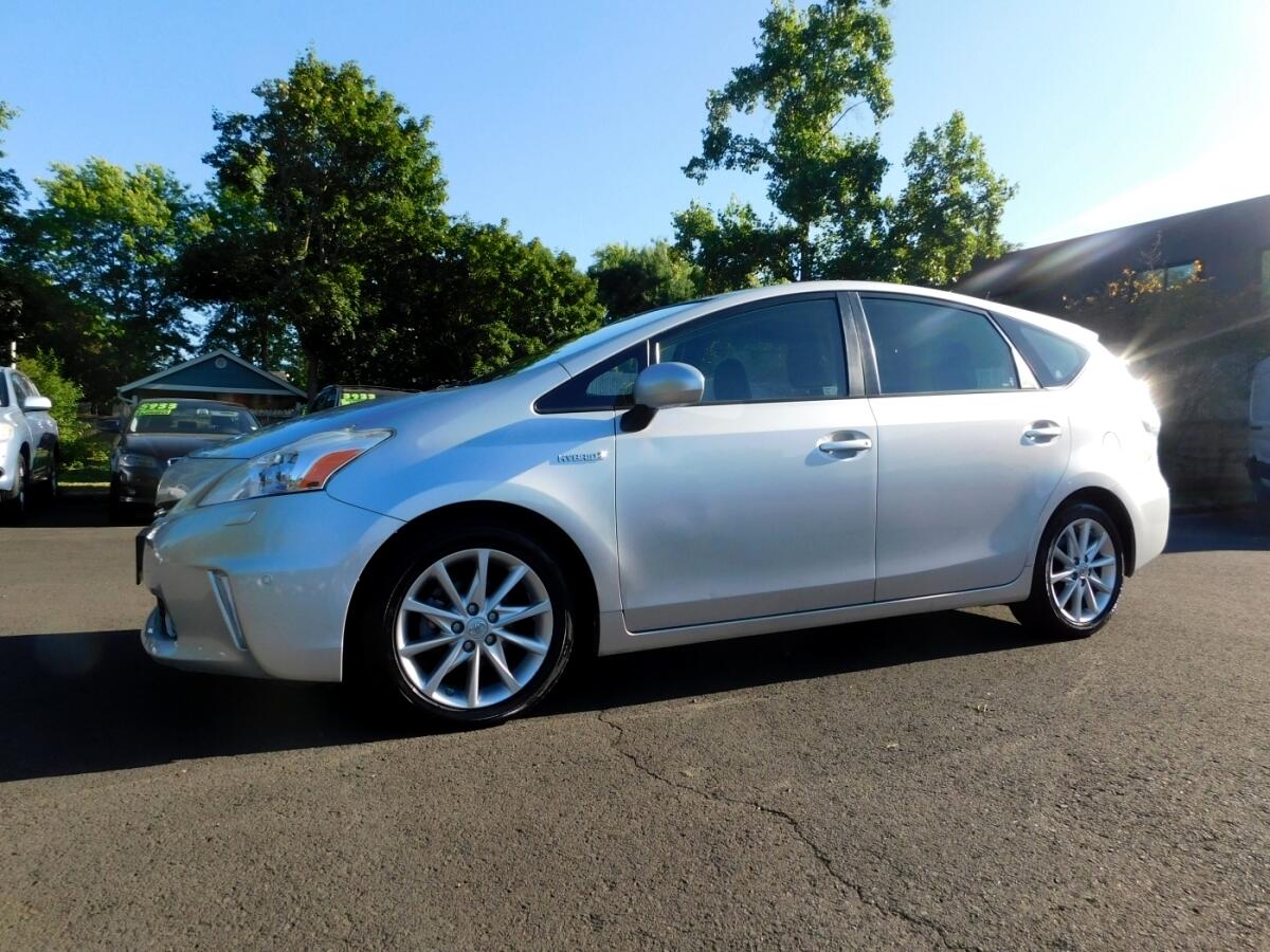 2013 Toyota Prius V Five photo 4