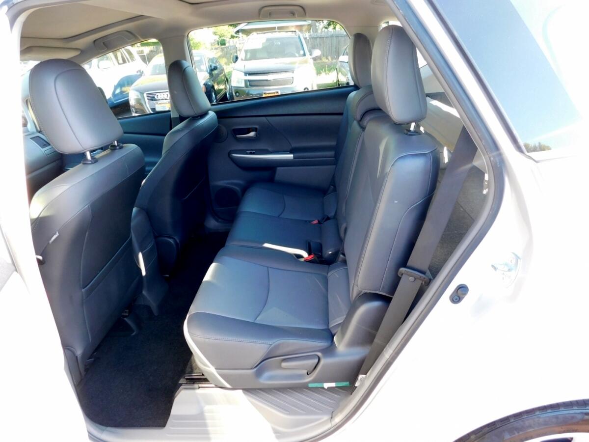 2013 Toyota Prius V Five photo 5
