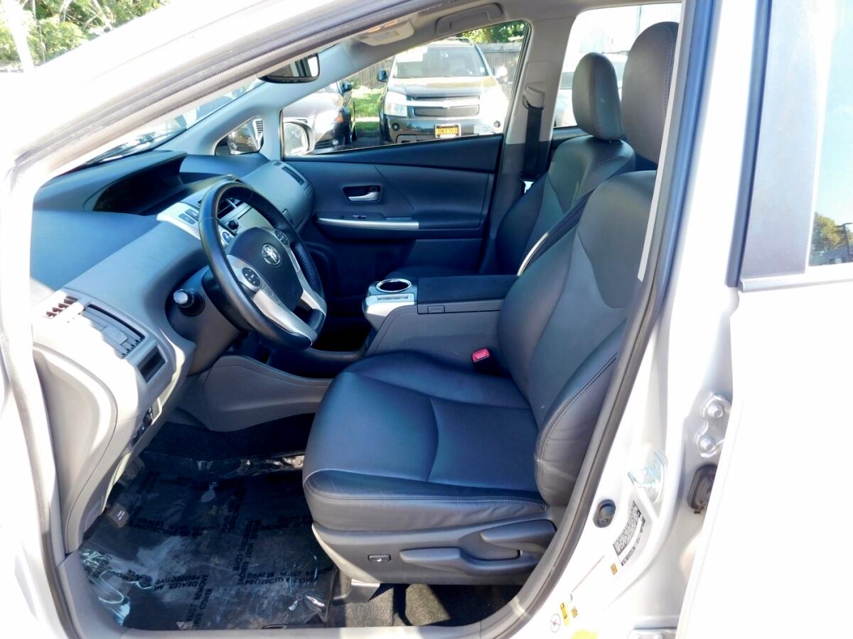 2013 Toyota Prius V Five photo 6