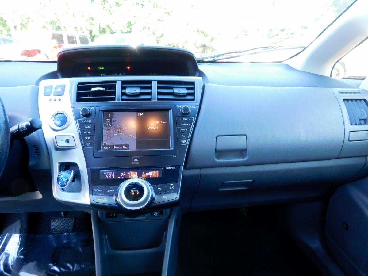 2013 Toyota Prius V Five photo 7