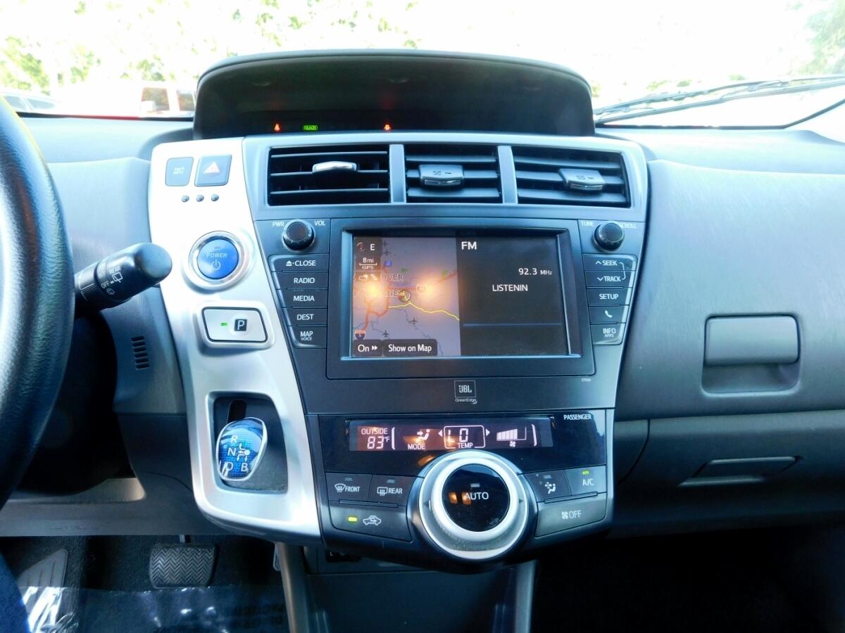 2013 Toyota Prius V Five photo 9